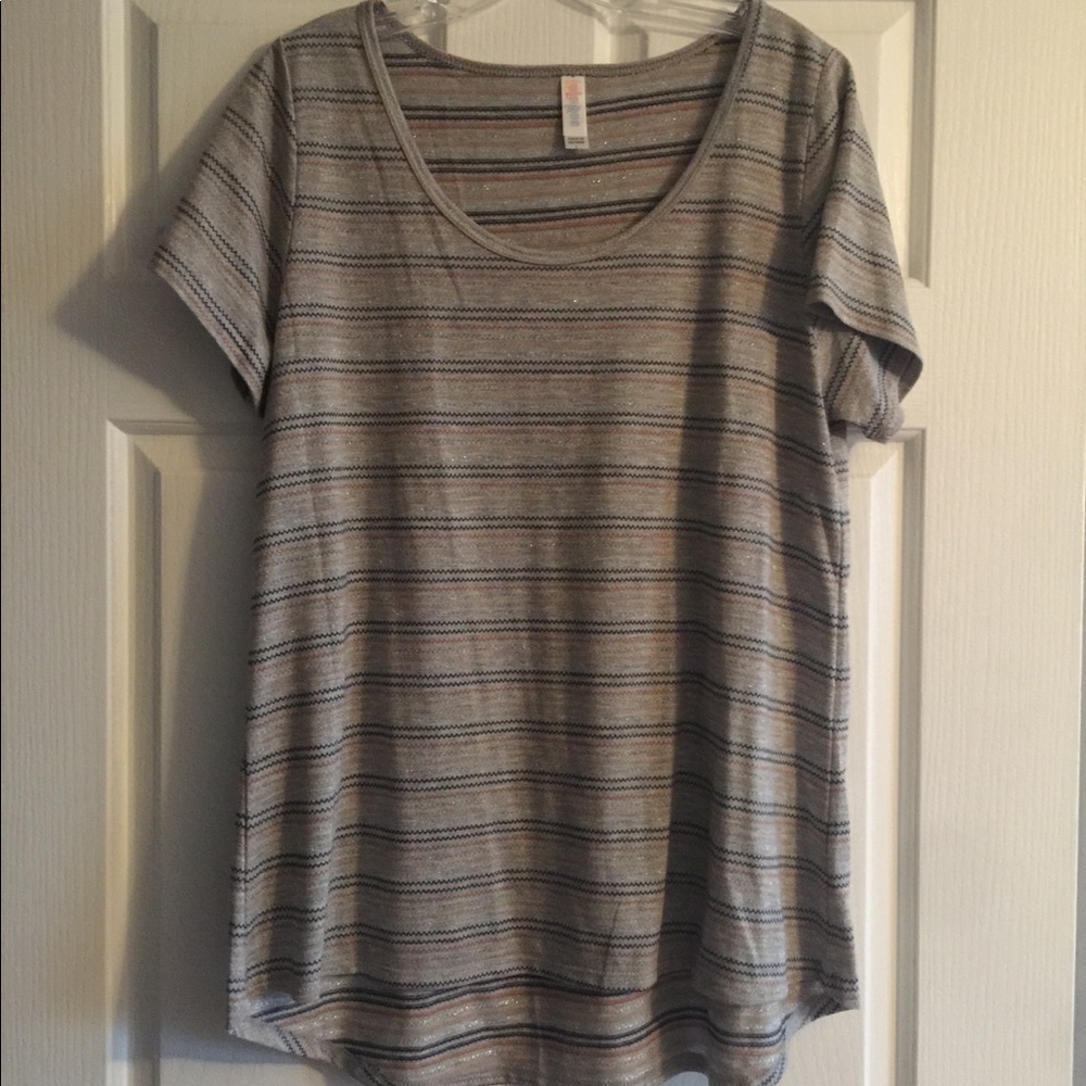 NWOT LuLaRoe Large Classic T
